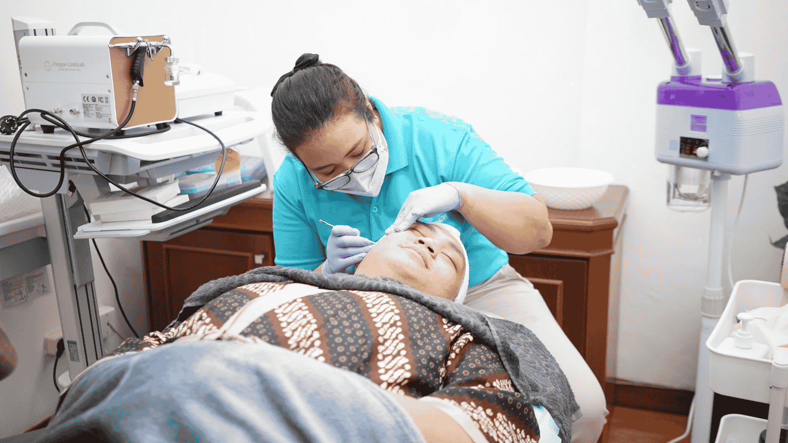 murnicare skin clinic. klinik kecantikan murnicare. klinik jerawat jakarta. klinik jerawat jakarta barat. laser jerawat jakarta barat. facial jerawat jakarta. klinik jerawat puri indah. murnicare glam studio.